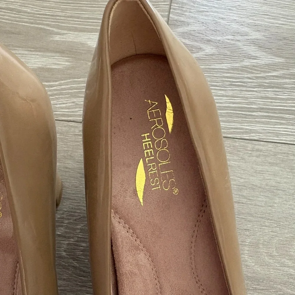 NEW Aerosoles Womens Beige Tan Patent Leather Major Role Dress Pump Heels 10.5M